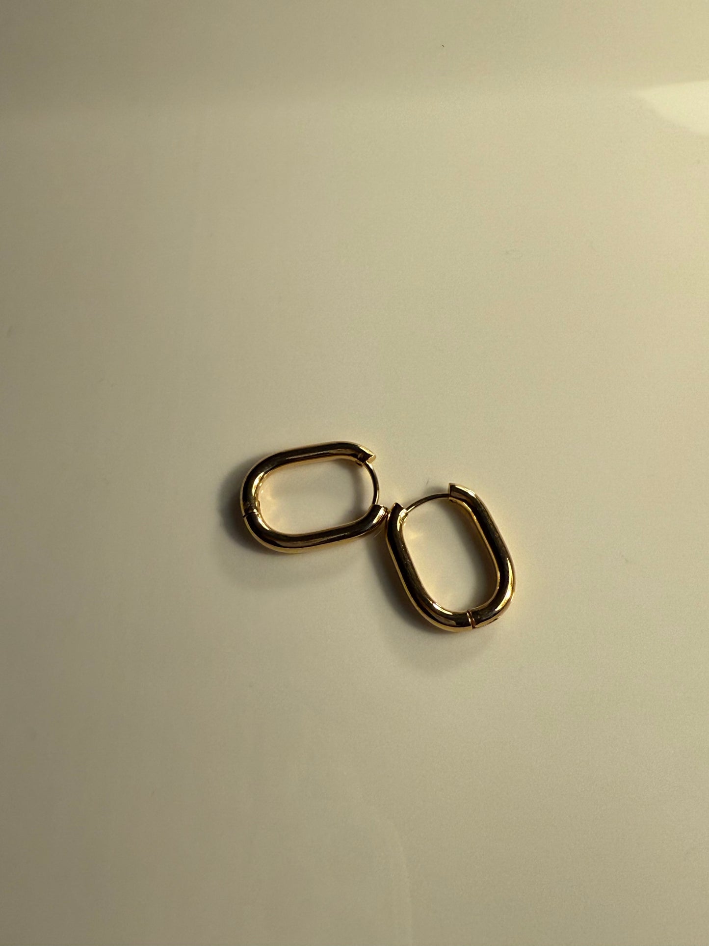 Gold earring (Golden Gate)