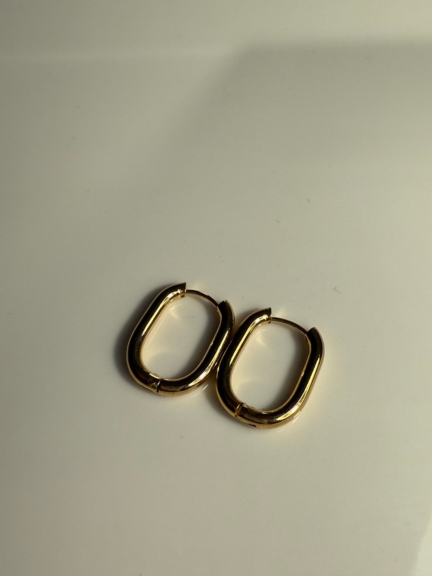 Gold earring (Golden Gate)