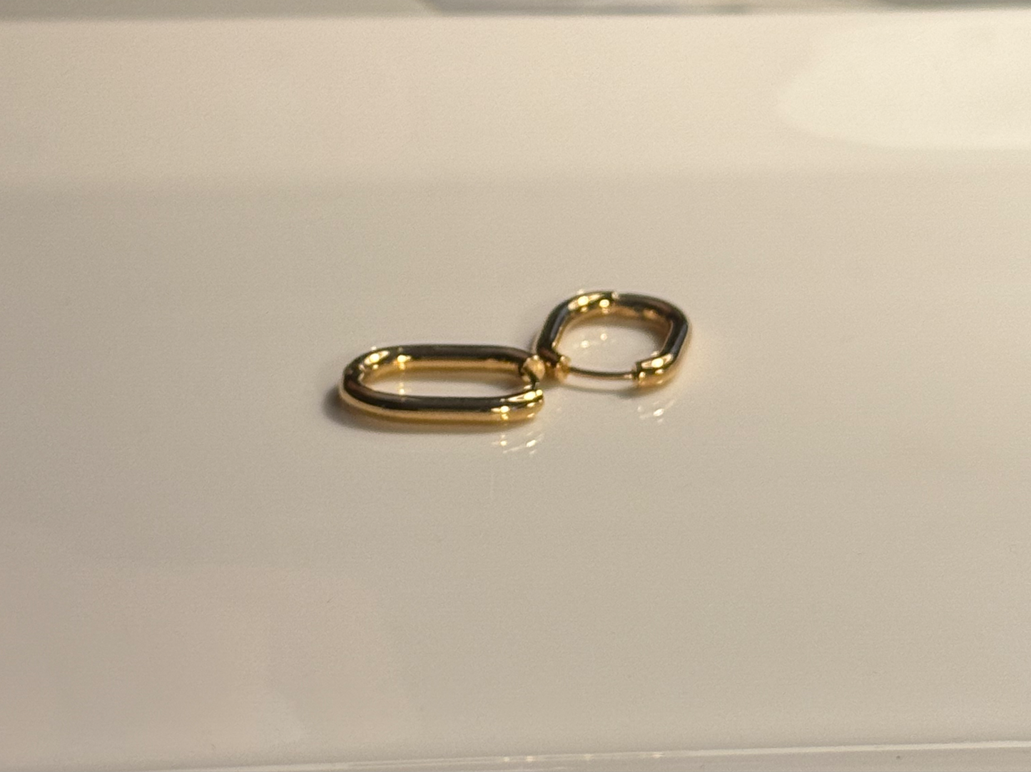 Gold earring (Golden Gate)