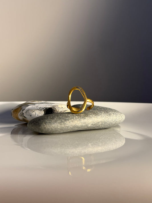 Bold round ring