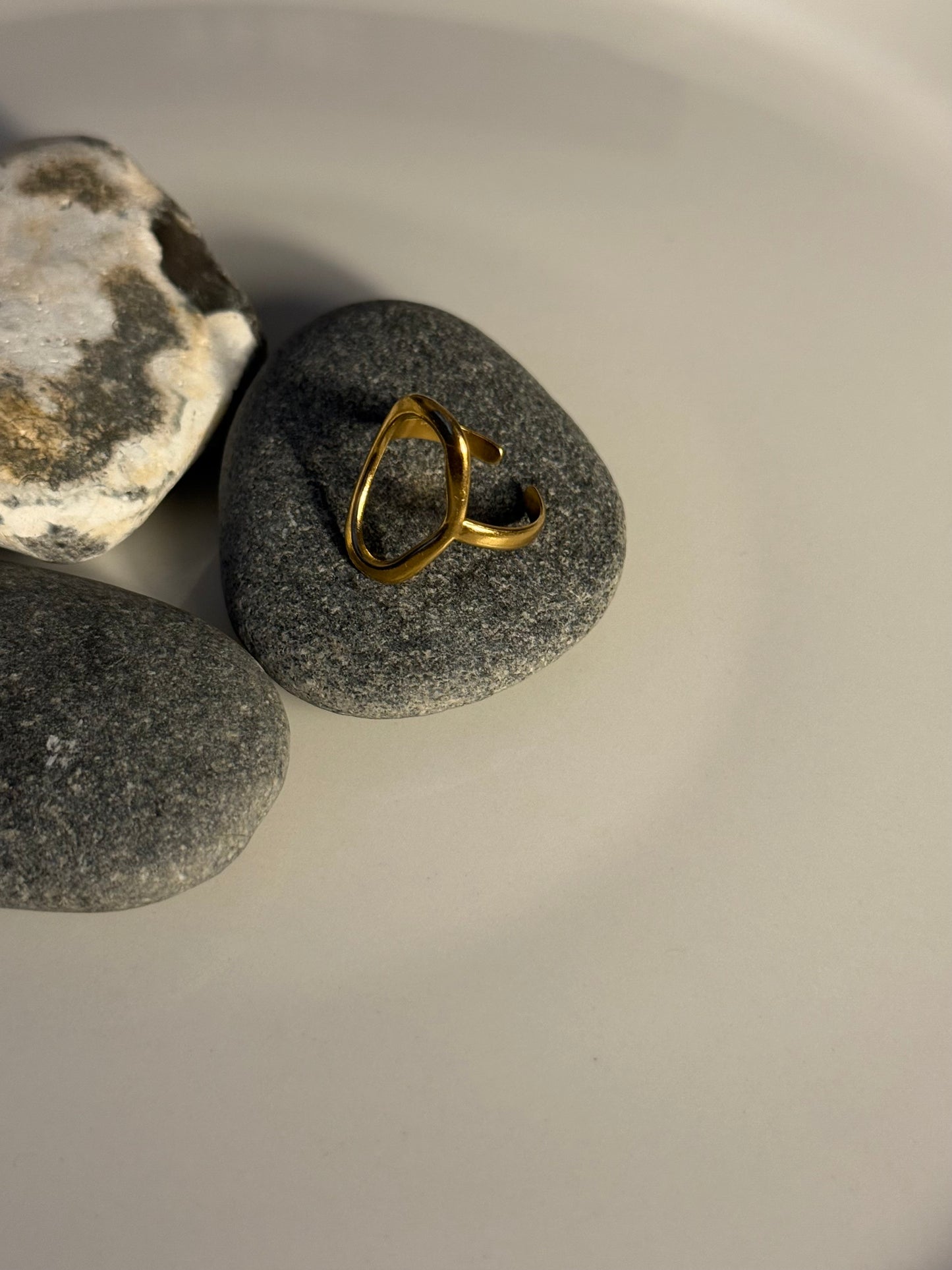 Bold round ring